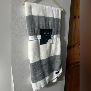 Vela Home Gray and White Throw Blanket 50" x 60" Super Soft